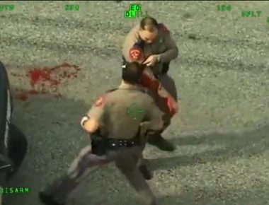 ΗΠΑ: Βίντεο την ώρα που αστυνομικός τραυματίζεται από πυροβολισμούς
